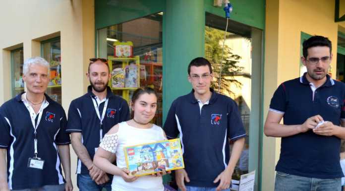 “Mattoncini”. Mandello premia Valentina e il suo “Battello dei matti”