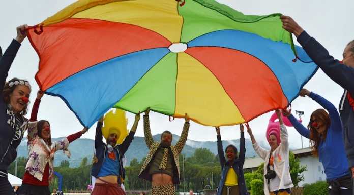 Marcia dei clown, 200 nasi rossi invadono Calolzio