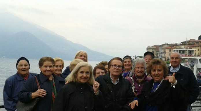 Anziani di Varenna in gita a Bellagio. E ora il pranzo