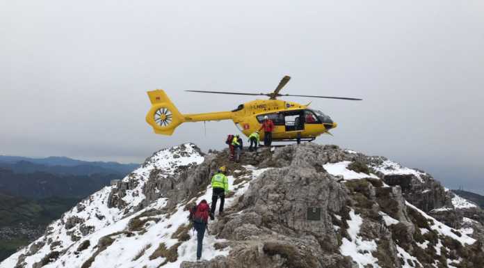 Rif. Azzoni: cade e si ferisce a un dito, elisoccorsa 11enne