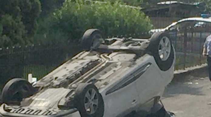 Brivio. Si ribalta con l’auto e carambola sul marciapiede