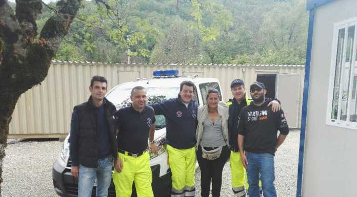 Colico. La Protezione Civile consegna il materiale didattico a Ussita