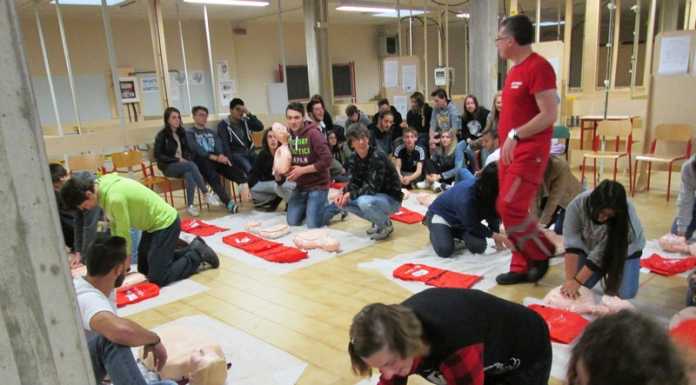 Istituto Fiocchi. I ragazzi a lezione di primo soccorso con la CRI
