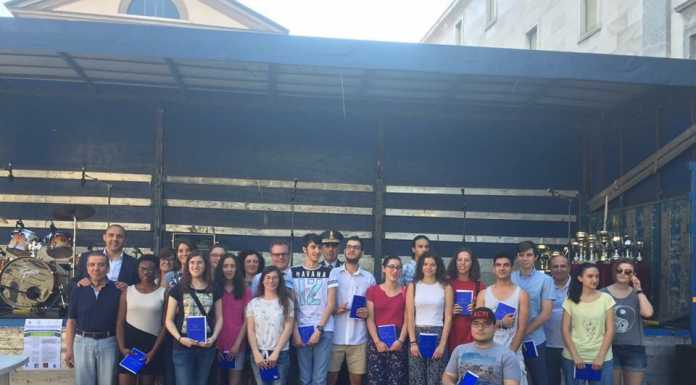 “Piazza degli studenti”, consegnata la Costituzione ai 18enni