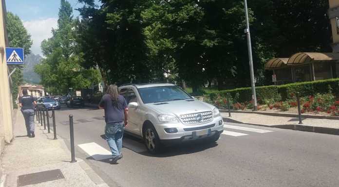 Lecco, donna investita davanti al Broletto, in giallo all’Ospedale