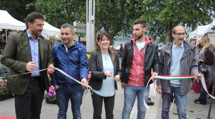 Lecco, tra sapori e allegria: sul lungolago torna il Mercato Europeo