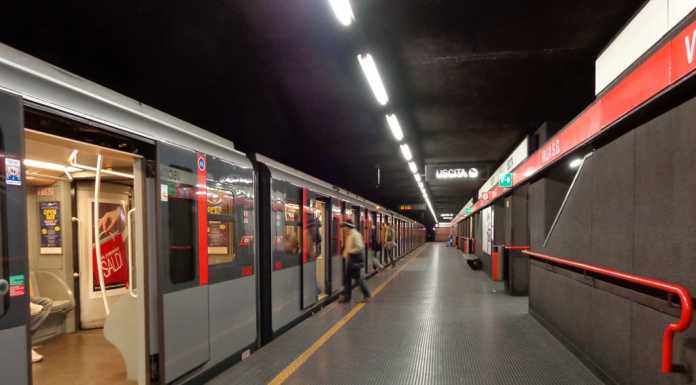 Abbandonato in metropolitana a Milano, GdF salva neonato