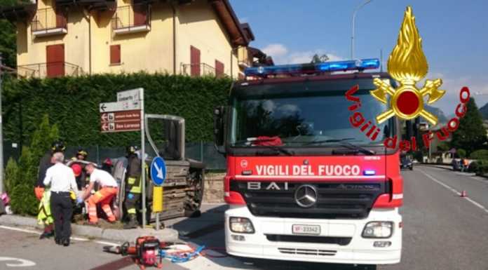 Incidente a Primaluna, donna incastrata nell’auto, la liberano i Vigili del Fuoco