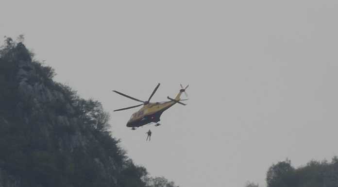 Scivola nei boschi tra San Martino e Antimedale, elisoccorso