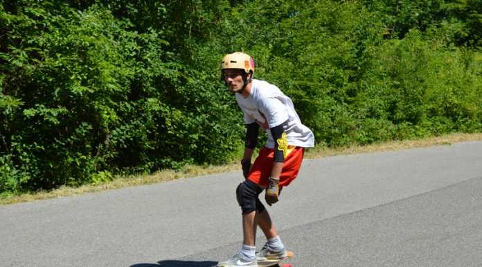 “Ghost Town Freeride”, in 110 giù per Consonno con il longboard