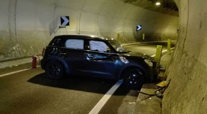 Schianto in galleria tra Bellano e Dervio: soccorsi cinque giovani