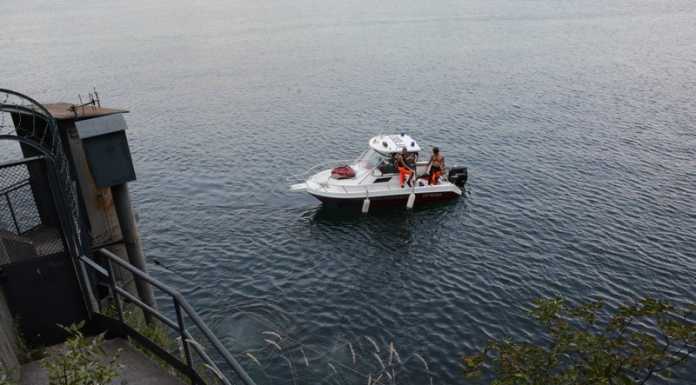 Sommozzatori a Malgrate, verifiche sott’acqua per un indagine dei CC