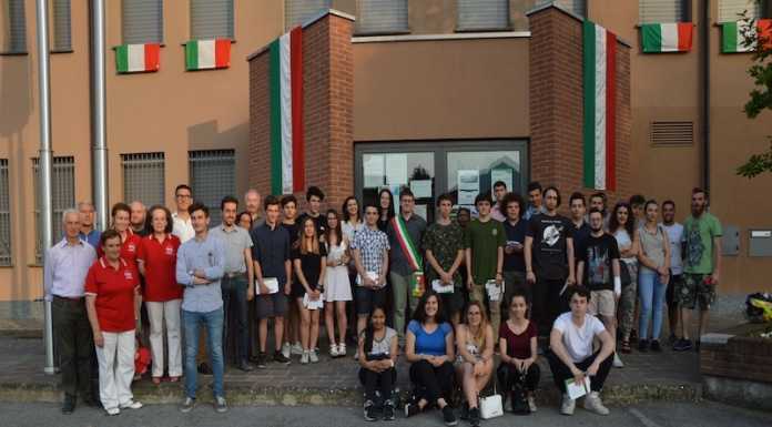 Olginate consegna le costituzioni ai 18enni:” Vivete la vostra vita”