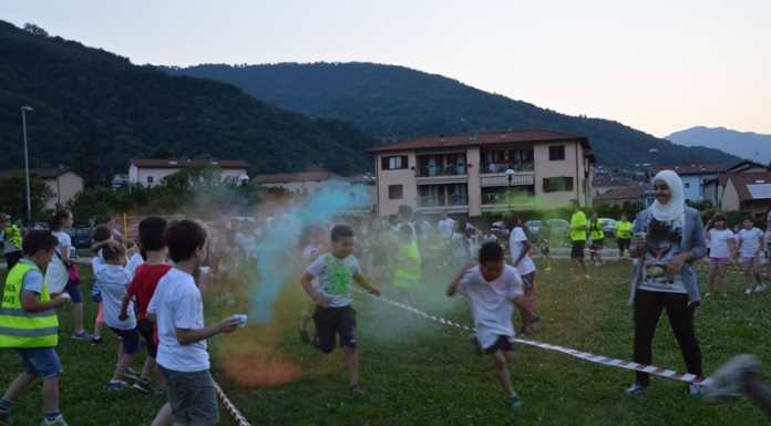“Piedibus by night”: una nuvola di colori invade Olginate