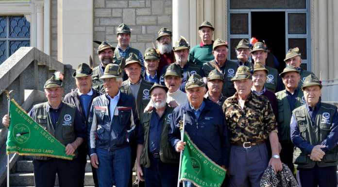 Mandello. Penne nere in sfilata per i 90 anni del gruppo Ana