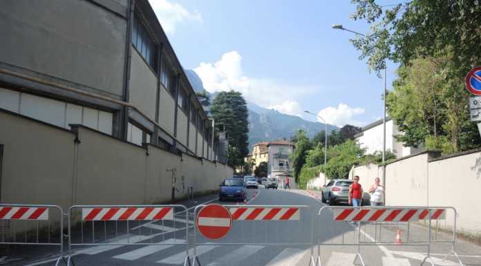 Eternit in strada, via Tubi chiusa al traffico per la rimozione