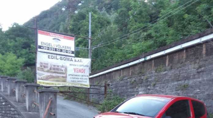 Dervio: esce di strada e si schianta contro un’auto in sosta