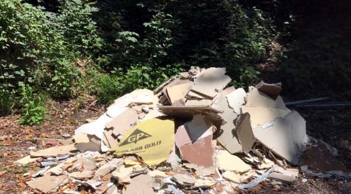 Ancora rifiuti abbandonati sulla strada per Montalbano