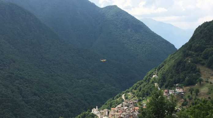 Premana. Scivola e si lussa una spalla, 18enne elisoccorsa