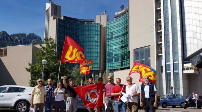 Lecco. Grande distribuzione, presidio di Rifondazione Comunista