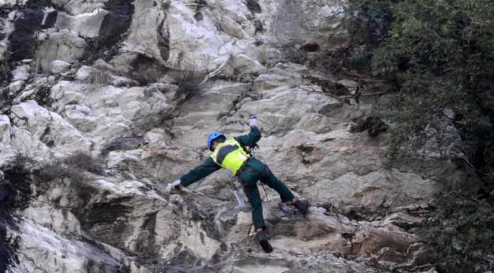 Vercurago: dopo la frana, rocciatori in azione per i disgaggi (Foto e video)