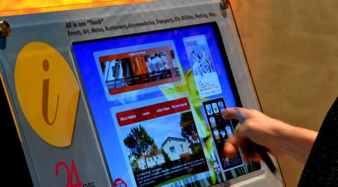 Mandello. I 5 Stelle: “Ben vengano i touch screen per i turisti”