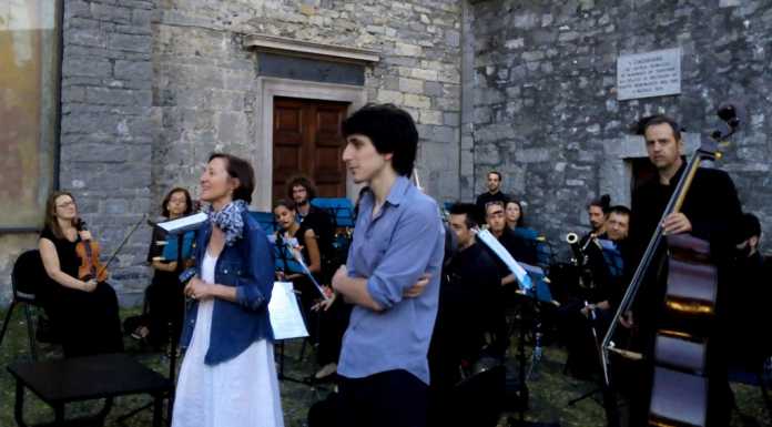 “Mozart in jazz” affascina sul sagrato della chiesa di Varenna