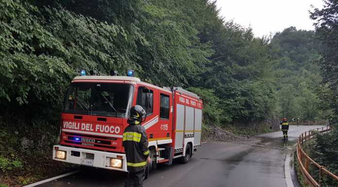 Massi sulla Bellano-Taceno, sopralluogo di Vvff e Provincia