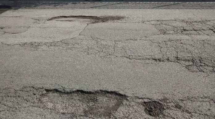 Mandello. I 5 Stelle: “Anche le buche nelle strade sono insinuazioni?”