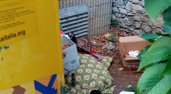 Chiuso. Sporcizia, scritte sui muri e regole non rispettate: “Intervenite!”