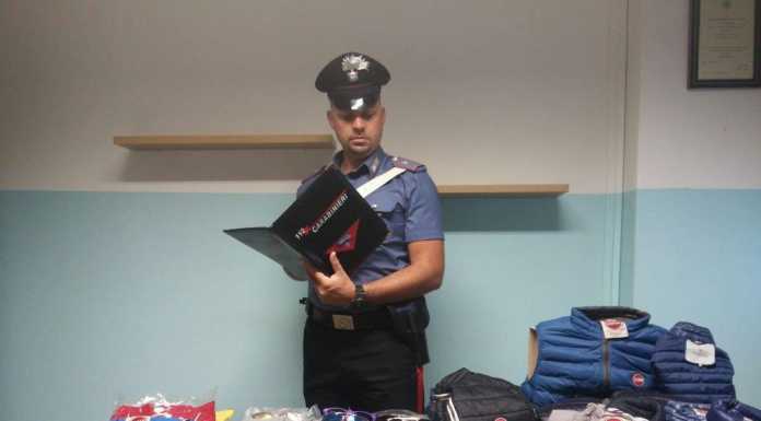 Colico, sequestrata merce contraffatta. Denunciato venditore abusivo