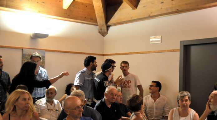 Migranti a Calolzio: bagarre in Comune, intervengono i vigili