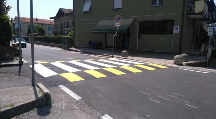 Calolzio, pitturato il nuovo “dosso” in via Santi Cosma e Damiano