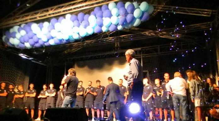 Mille tifosi in piazza per celebrare la nuova Calcio Lecco