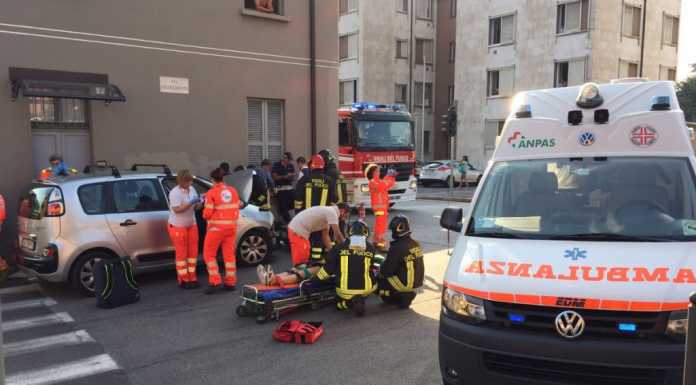 Auto contro ambulanza: incidente in via Belfiore a Lecco