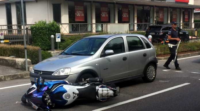 Incidente in corso Bergamo: coinvolte auto, moto e un pedone