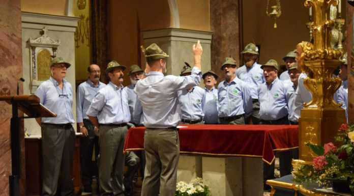 Festa di Laorca, applausi al Coro Grigna e all’artista Giorgio Colombo