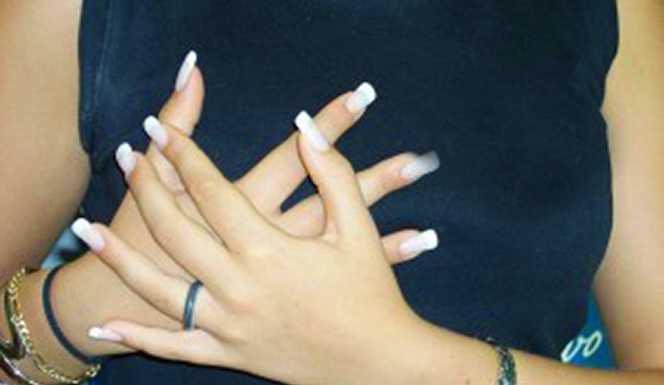 Cacciate dal bar, parla una delle ragazze: “Il rispetto a noi non è stato concesso”