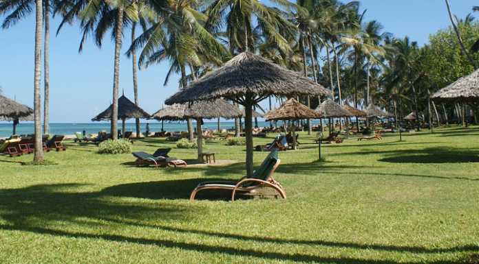 Tragica vacanza in Kenya: coppia picchiata e rapinata, morta la moglie