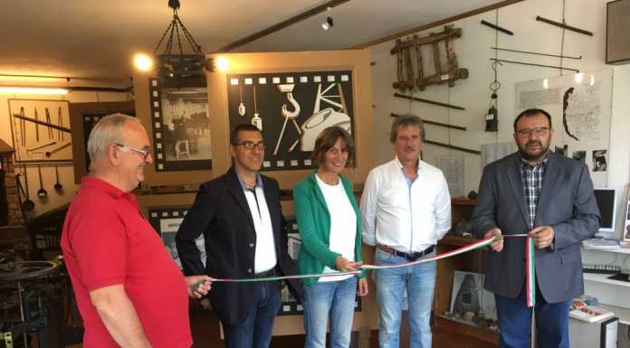 Premana. Inaugurata la mostra fotografica “L’Artigianato scorre nel tempo”