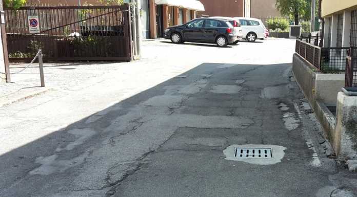 I 5 Stelle di Mandello: “Via Oliveti tra buche e asfalto sconnesso”