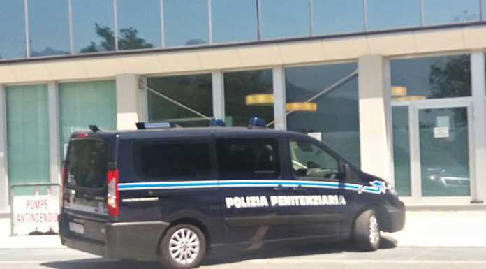 Aggressione in via Bovara: i due giovani arrestati restano in carcere