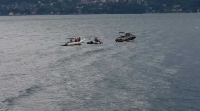 Vento sul lago, soccorso l’equipaggio di un gommone a Varenna