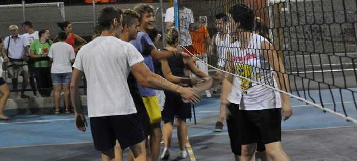 Lecco. “Aggratis Fest”, domenica 20 tornei di Volley e Basket in piazza Garibaldi