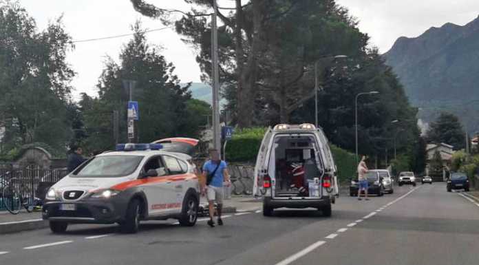 Accusa un malore e cade dalla bici: soccorso un 64enne, è grave