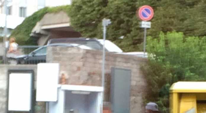 Un lettore segnala: gli abusivi vendono, i vigilanti non intervengono