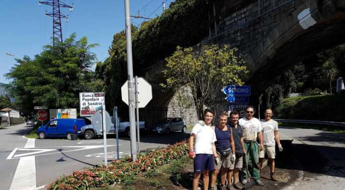 Dervio, nuovo ‘look’ dell’aiuola a ingresso paese, grazie ai volontari