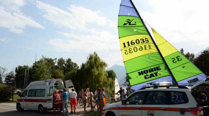 Dervio, si ribalta con il catamarano, spavento per un 16enne