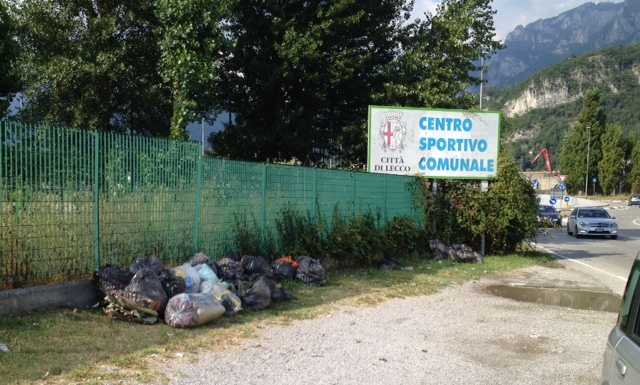 Rifiuti al Bione, la Lega punta il dito su campo migranti e rom