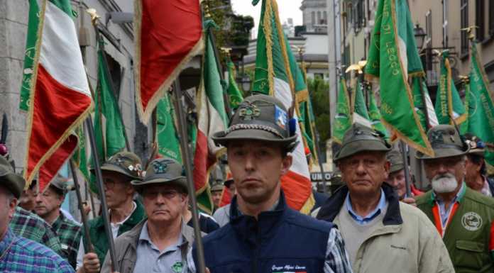 Un milione di mascherine da donare: gli Alpini di Lecco raccolgono fondi
